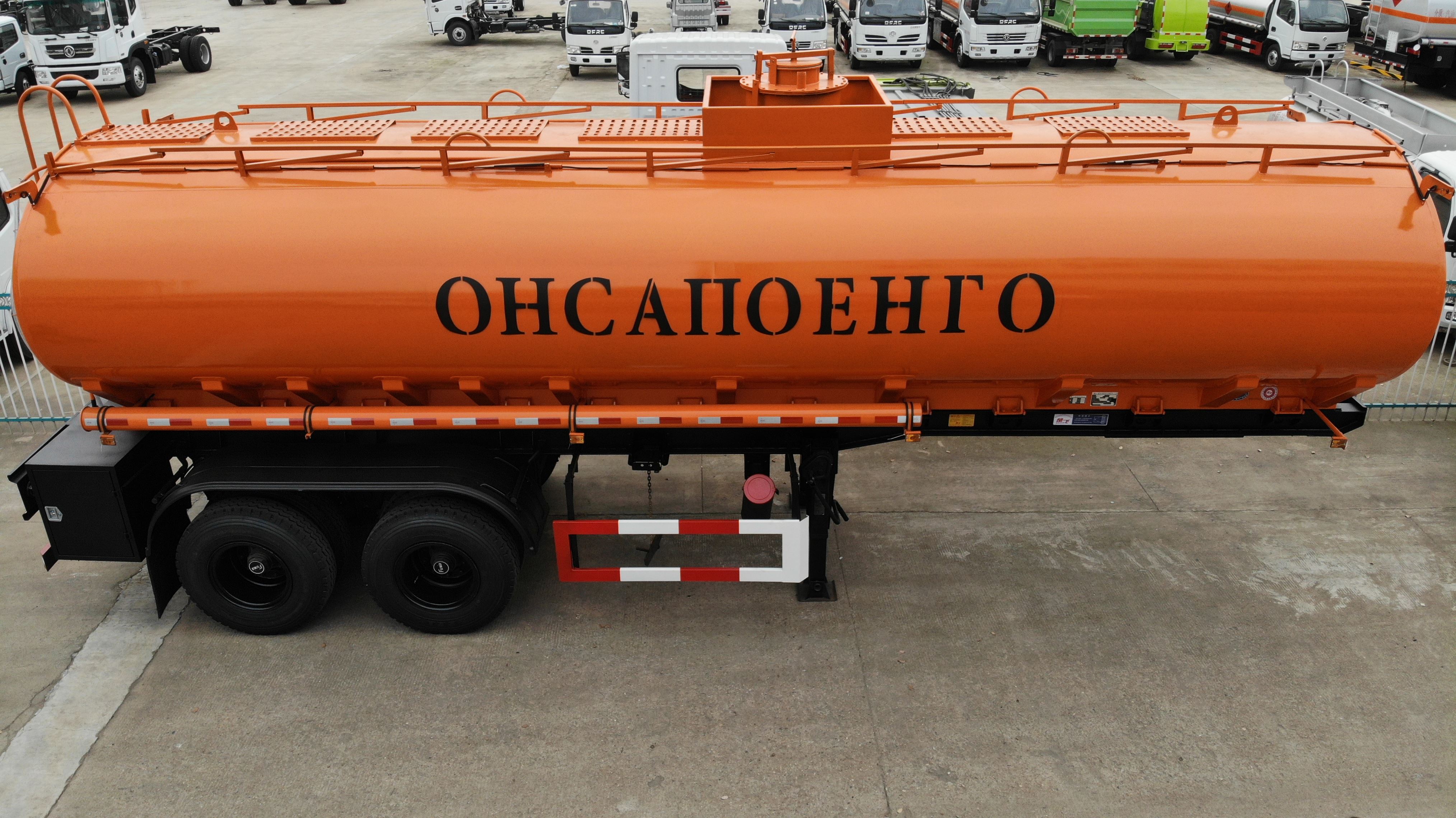 10臺外貿(mào)出口運(yùn)油半掛車，10臺危化品罐車發(fā)車交付客戶