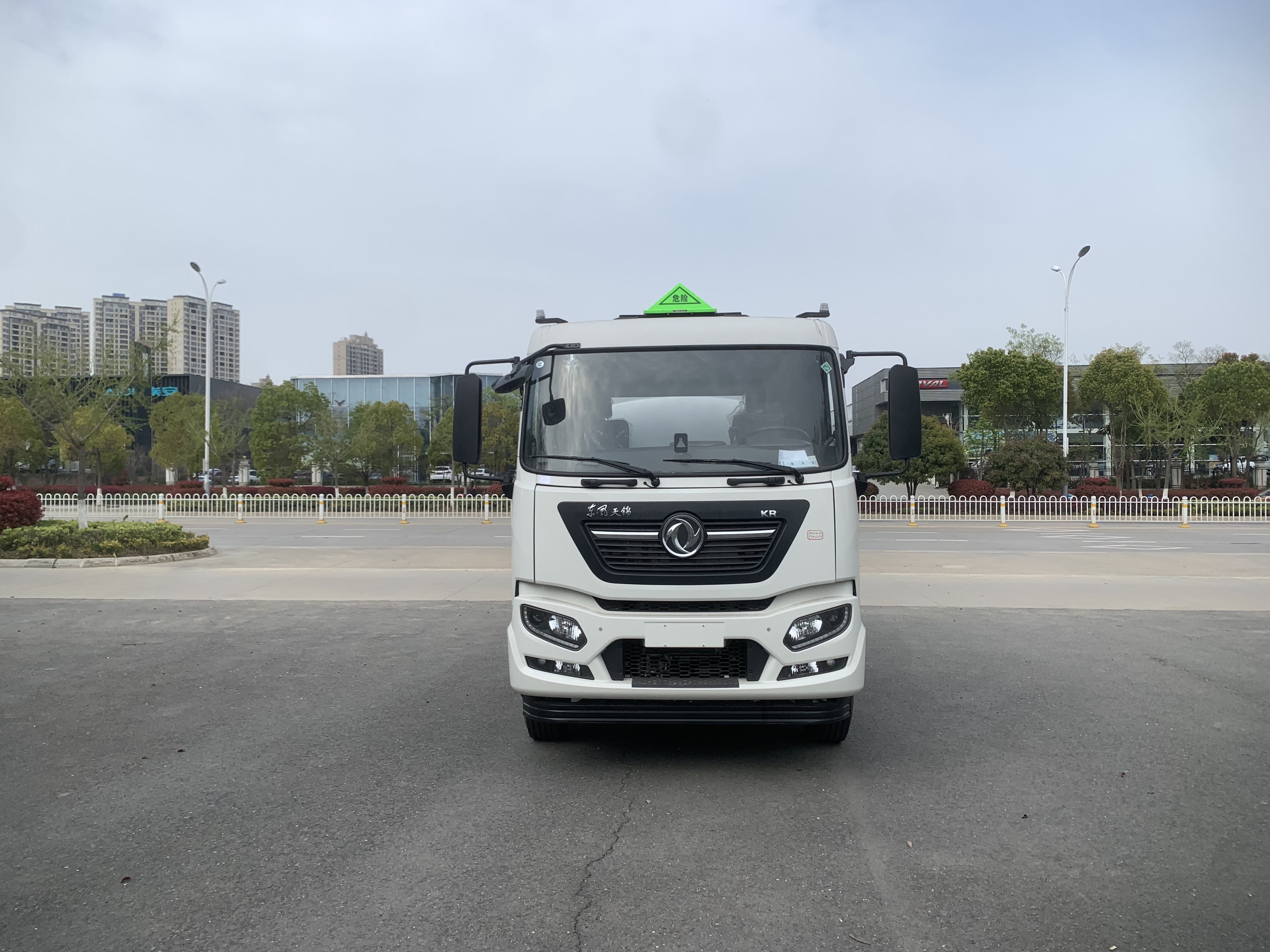 天錦CLQ5185GJY6D型加油車(chē)